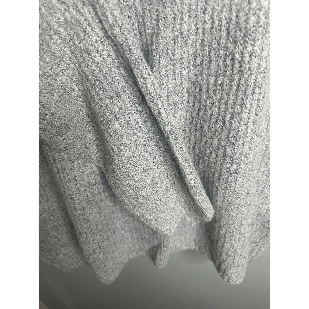 American Eagle Women's Gray Knit Sweater‎ Crew Neck Long Sleeve Casual Size Med - Picture 4 of 9